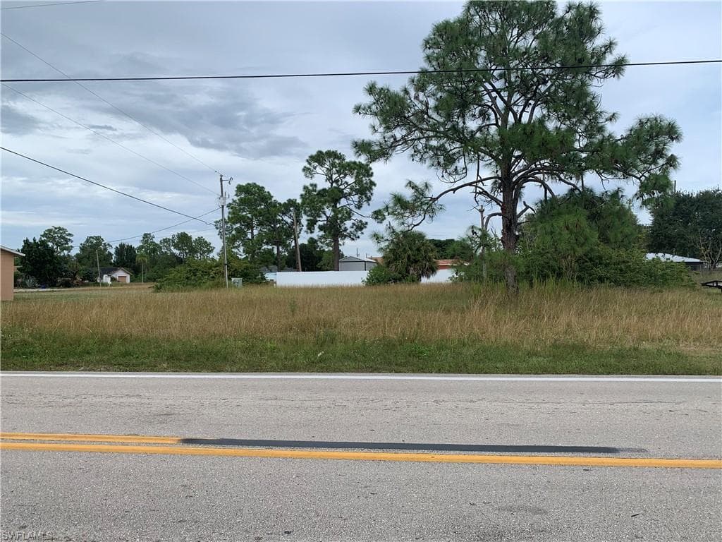2253 E 10th ST LEHIGH ACRES, FL 33936