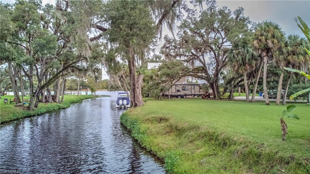 1860 Balsey RD ALVA, FL 33920