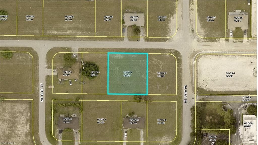 1402 NE 8th TER CAPE CORAL, FL 33909