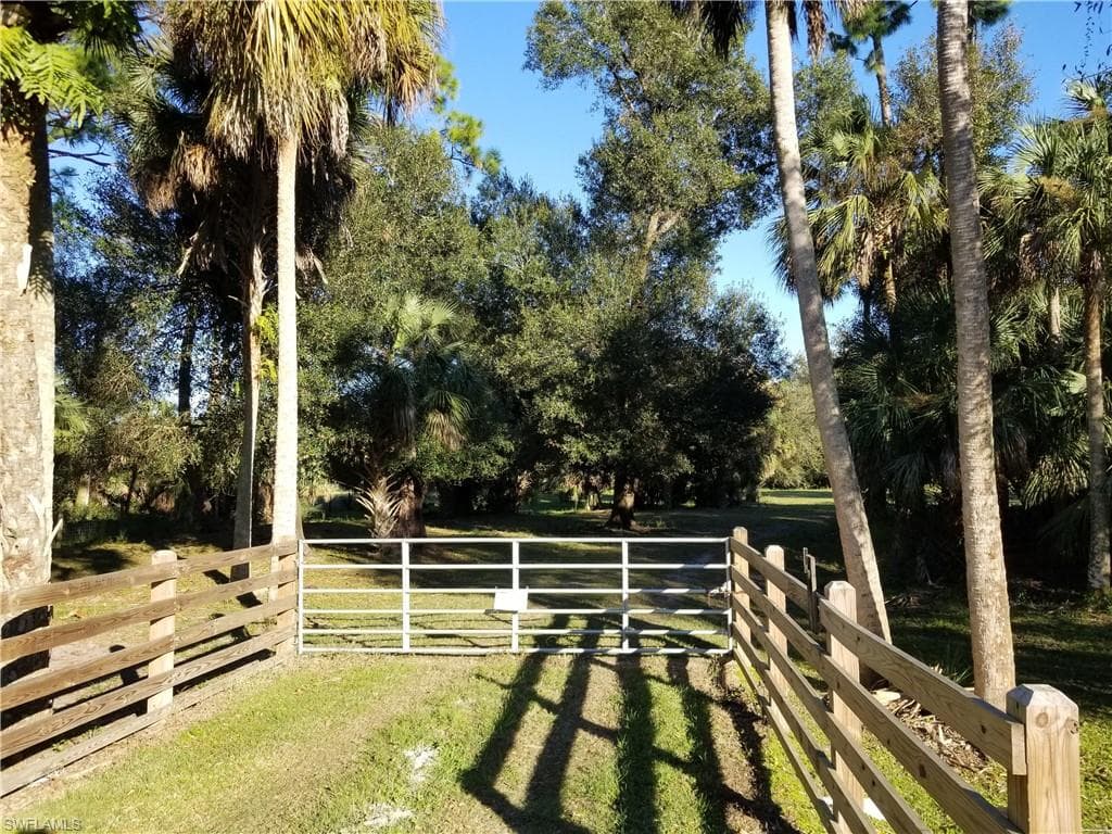 6767 County Road 78 LABELLE, FL 33935