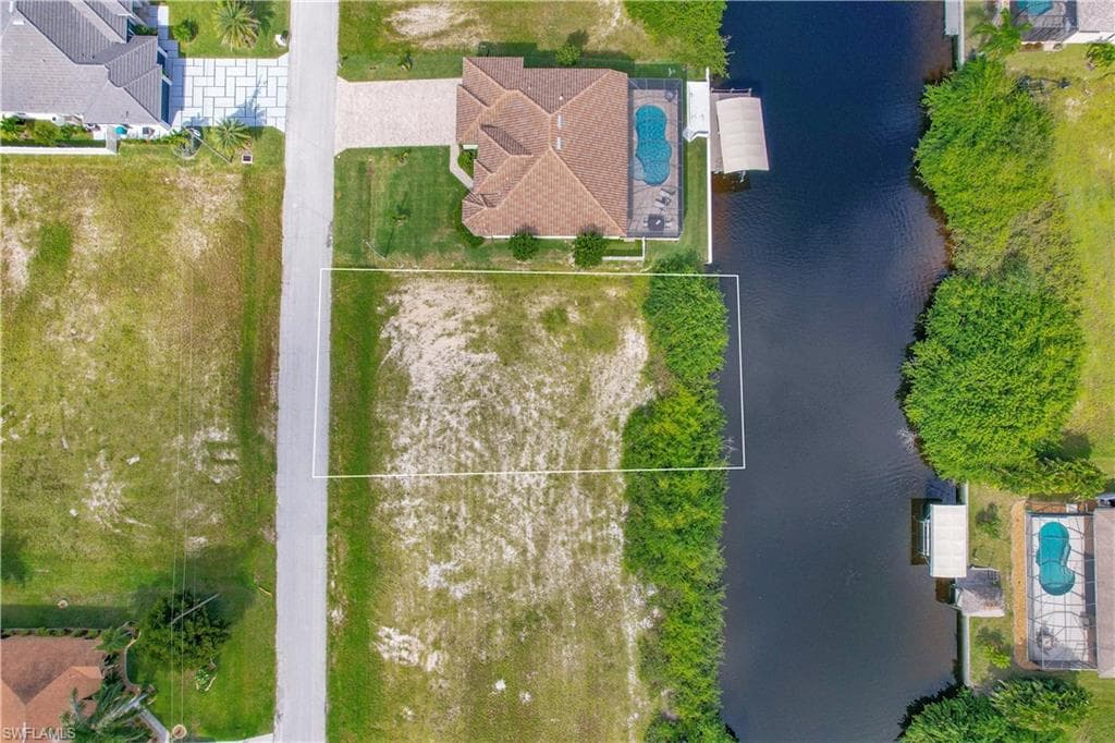 415 35th PL CAPE CORAL, FL 33993