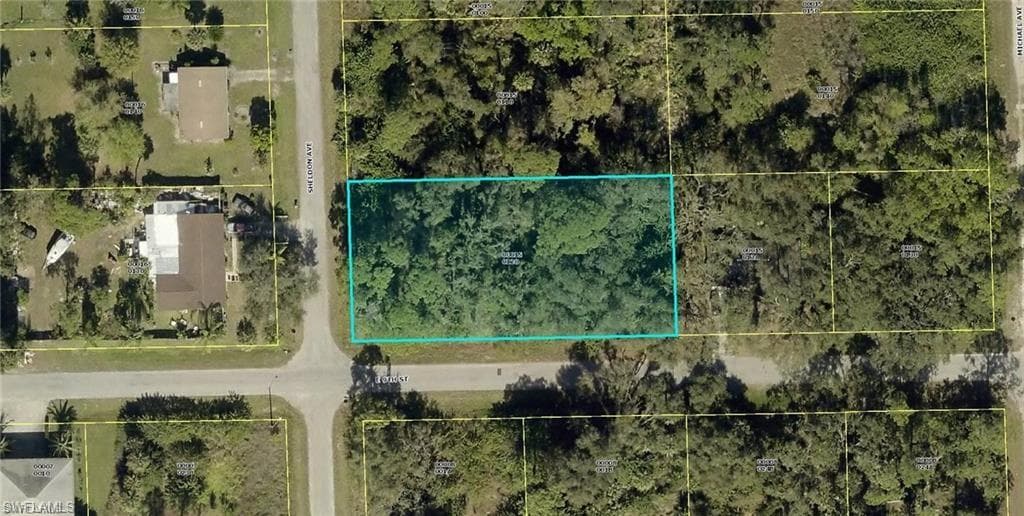 900 Sheldon AVE LEHIGH ACRES, FL 33936