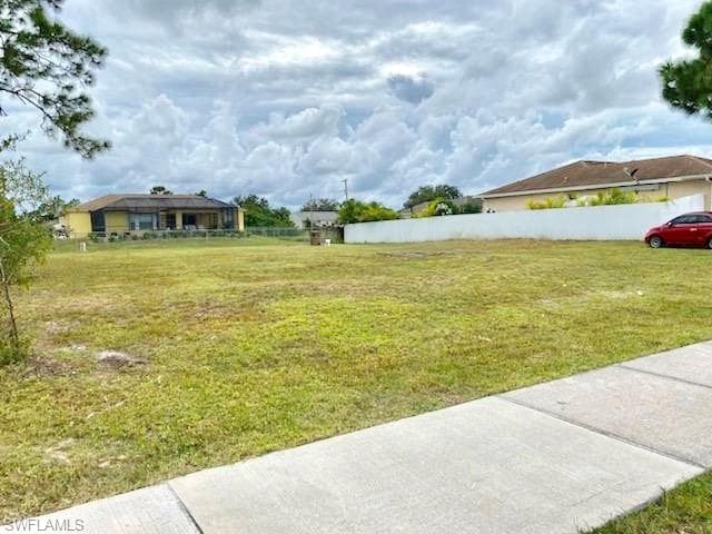 3731 12th ST W LEHIGH ACRES, FL 33971