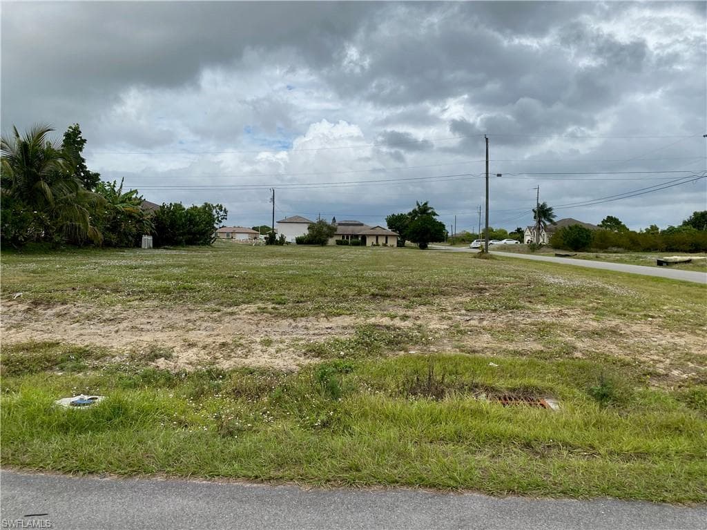 1013 10th LN CAPE CORAL, FL 33909