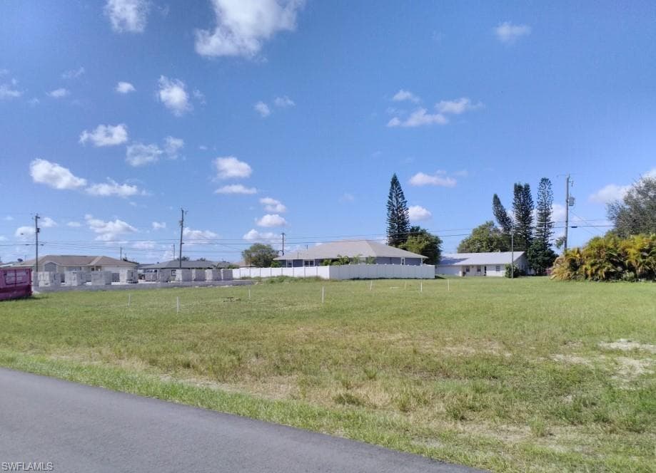 748 7th PL CAPE CORAL, FL 33909