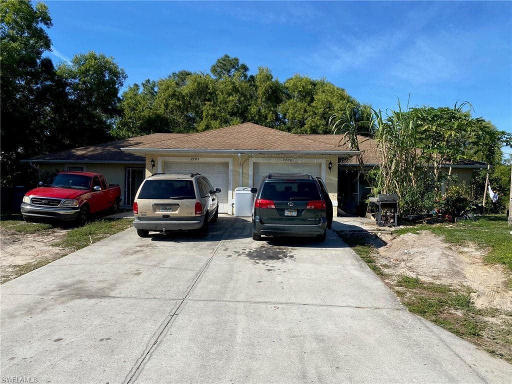 2700/2702 Robin AVE S 2702 LEHIGH ACRES, FL 33973