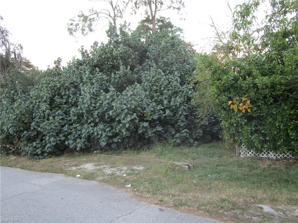 5452 9th AVE FORT MYERS, FL 33907