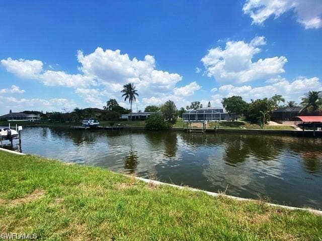3213 SE 1st CT CAPE CORAL, FL 33904