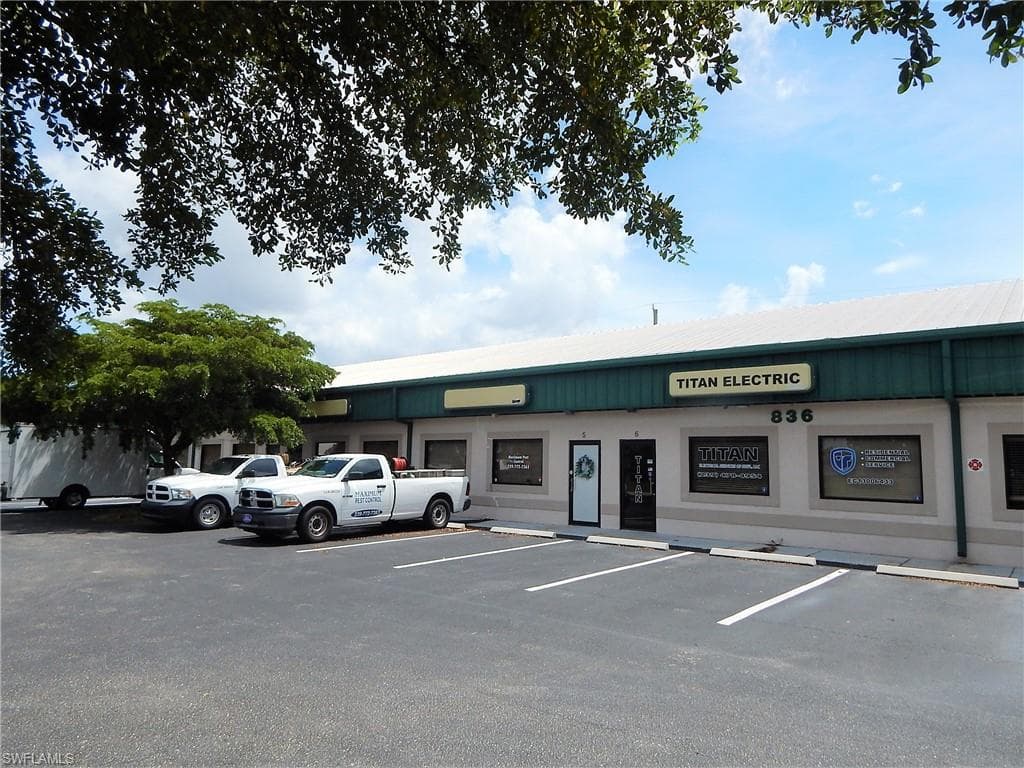 836 NE 7th TER 9 CAPE CORAL, FL 33909
