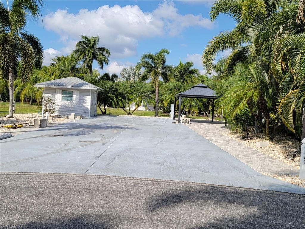 10095 Parkwood DR FORT MYERS, FL 33905