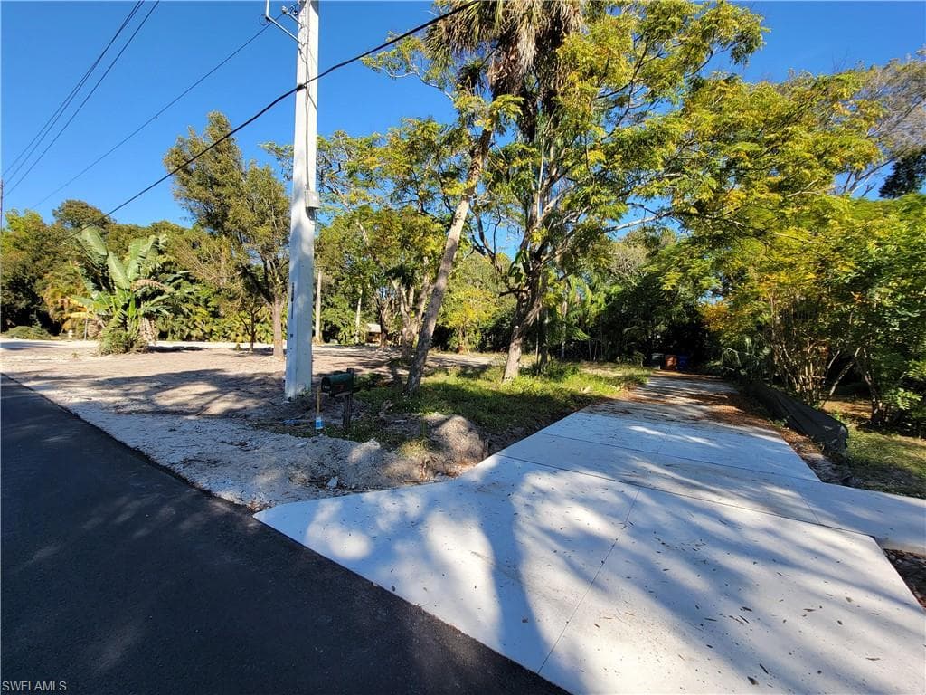 2949 Sunset RD FORT MYERS, FL 33901