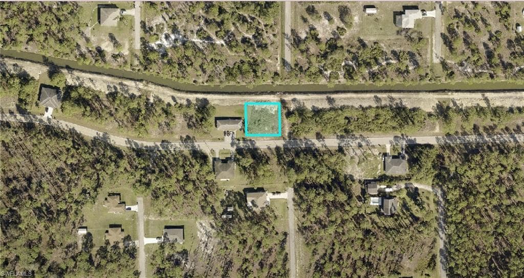 913 E 12th ST LEHIGH ACRES, FL 33972