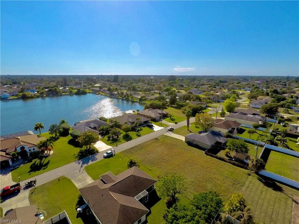 1935 NE 4th TER CAPE CORAL, FL 33909