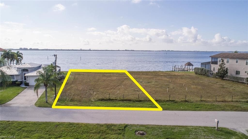 606 Coral DR CAPE CORAL, FL 33904