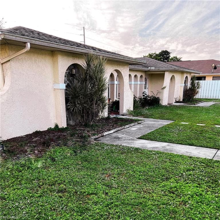 1233 SW Santa Barbara PL CAPE CORAL, FL 33991