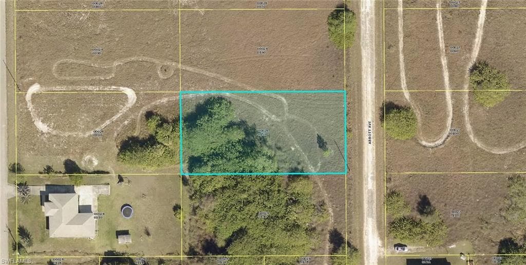1405 Abbott AVE LEHIGH ACRES, FL 33972