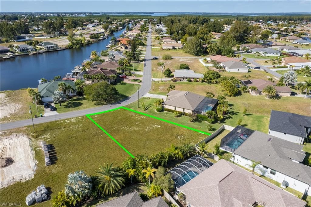 301 SW 33rd AVE CAPE CORAL, FL 33991