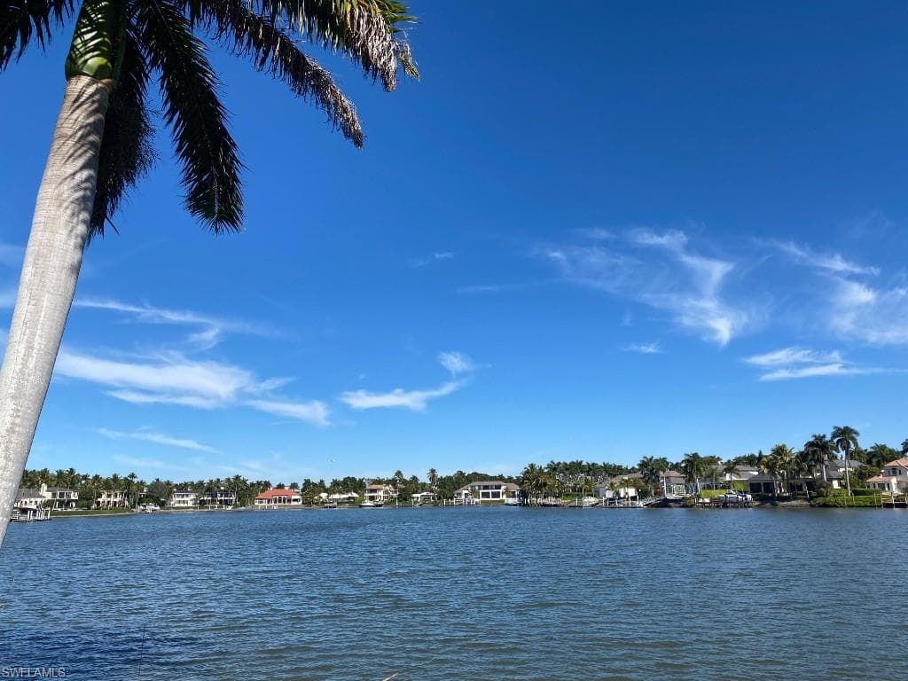 555 Kings Town DR NAPLES, FL 34102
