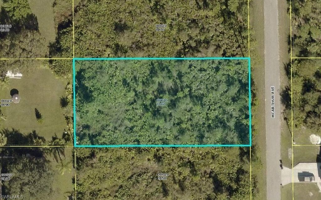 907 Mcarthur AVE LEHIGH ACRES, FL 33936