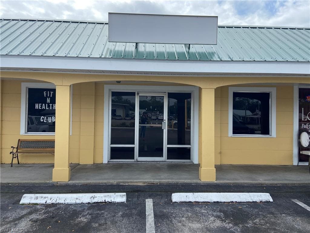 443 W Hickpochee AVE LABELLE, FL 33935