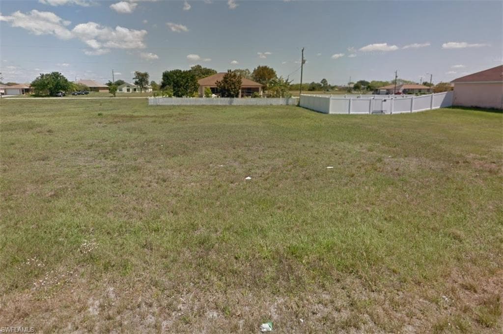 1205 NE 4th PL CAPE CORAL, FL 33909
