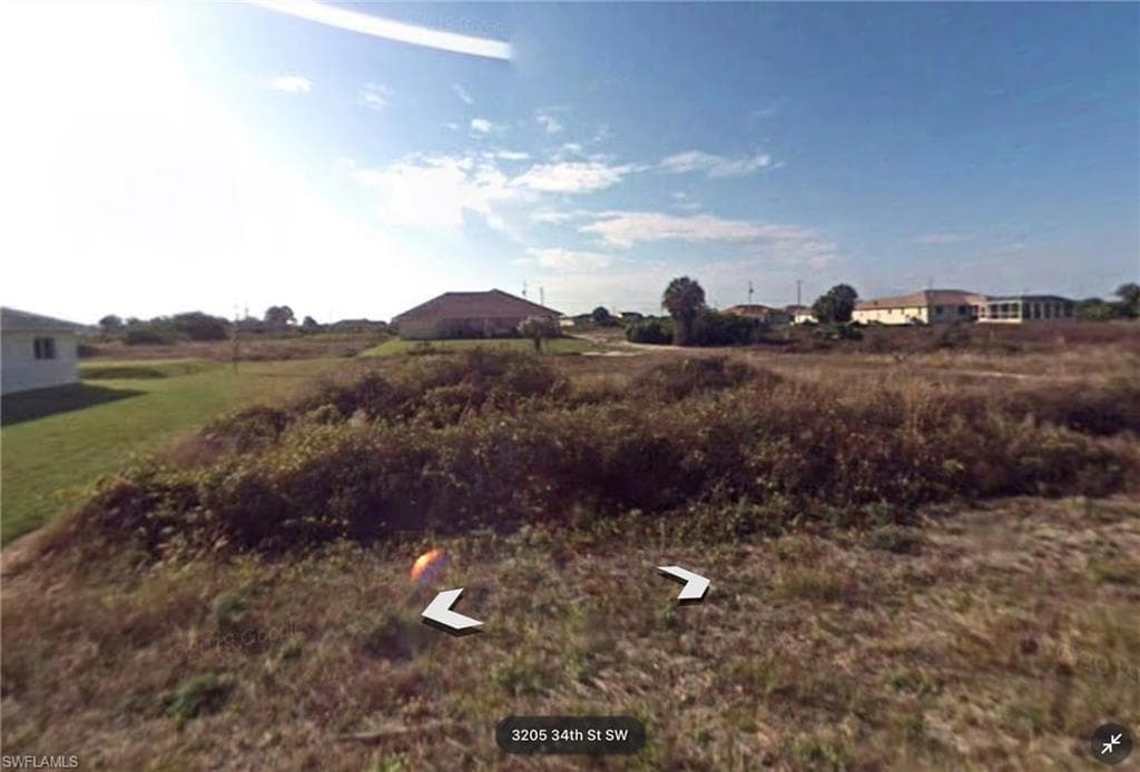 3205 34th ST SW LEHIGH ACRES, FL 33976