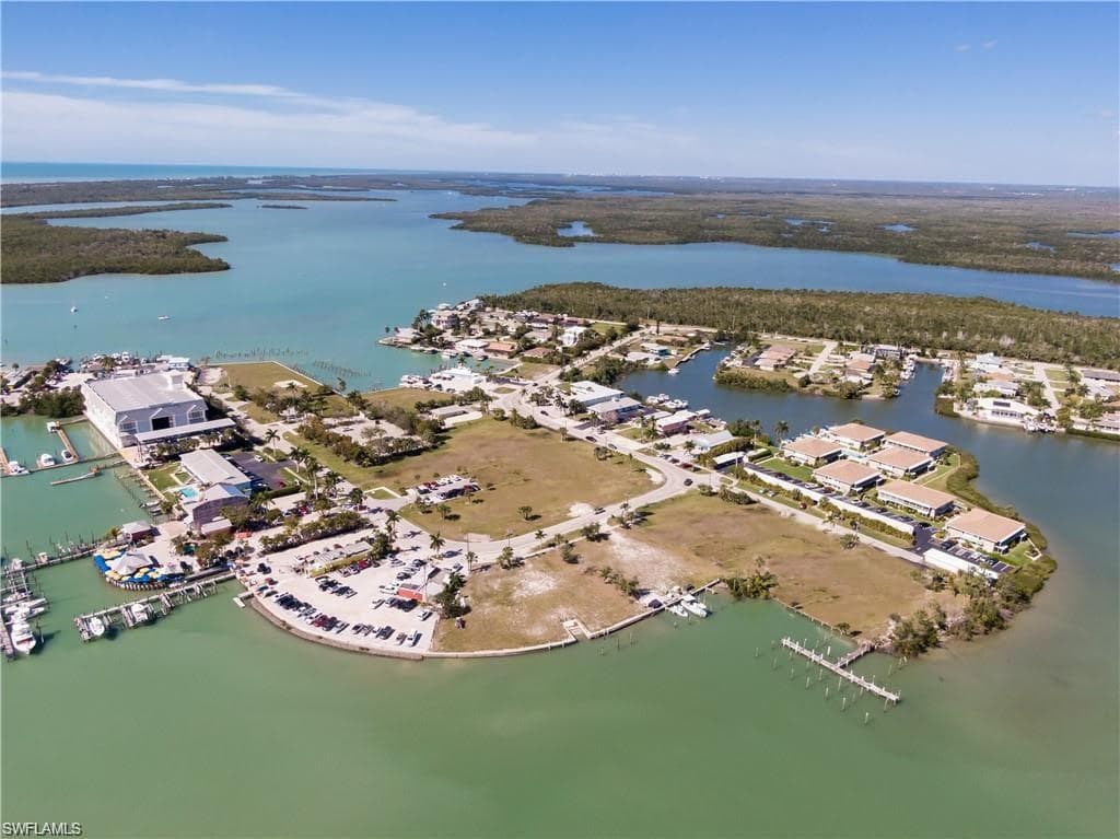 300 Capri BLVD NAPLES, FL 34113