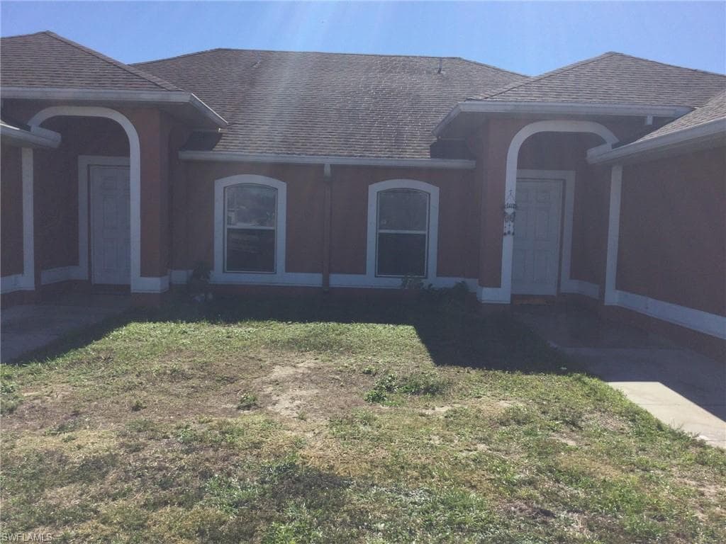 820 NE 15th LN CAPE CORAL, FL 33909