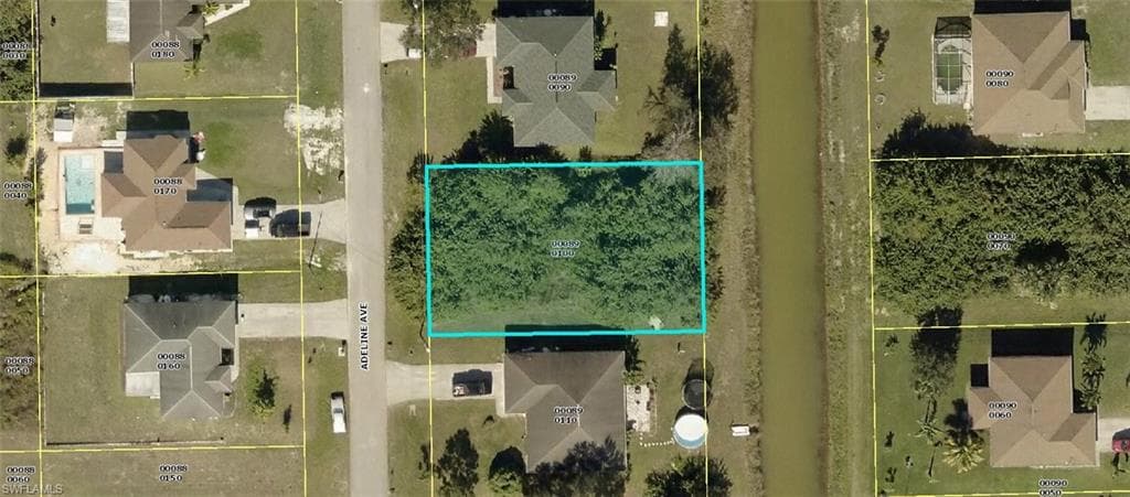 912 Adeline AVE LEHIGH ACRES, FL 33971