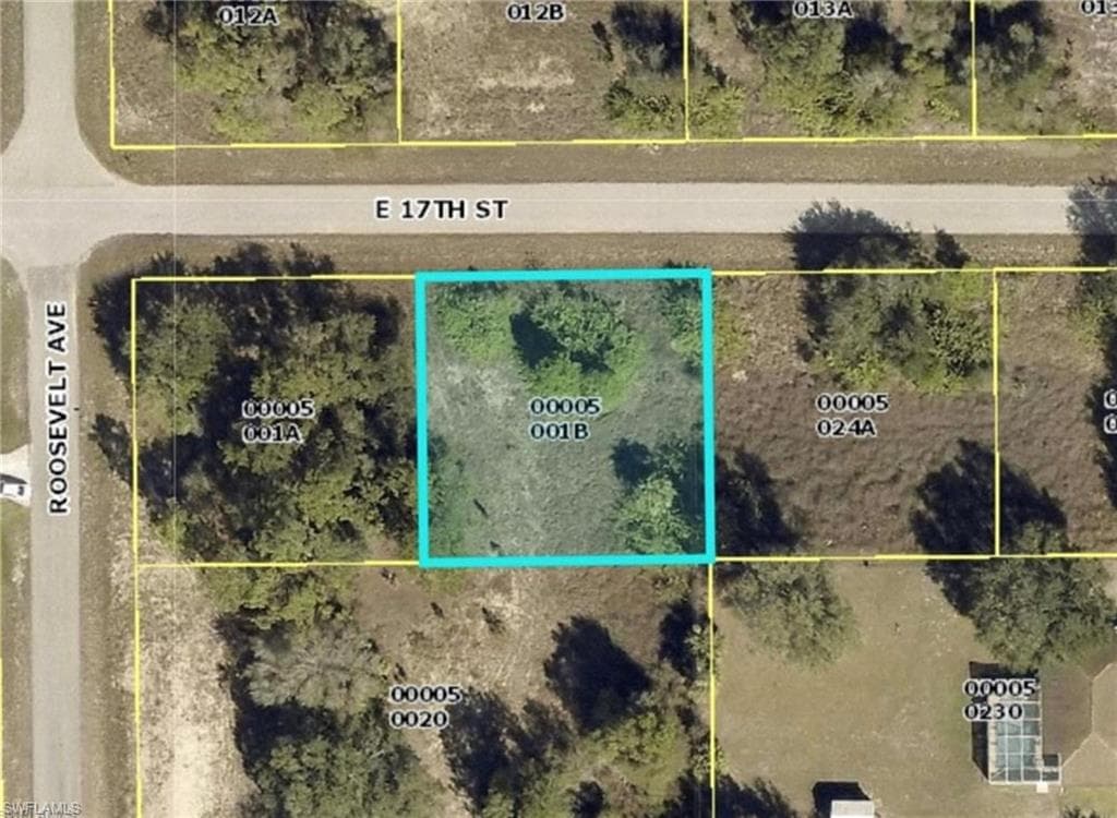 2702 E 17th ST LEHIGH ACRES, FL 33972