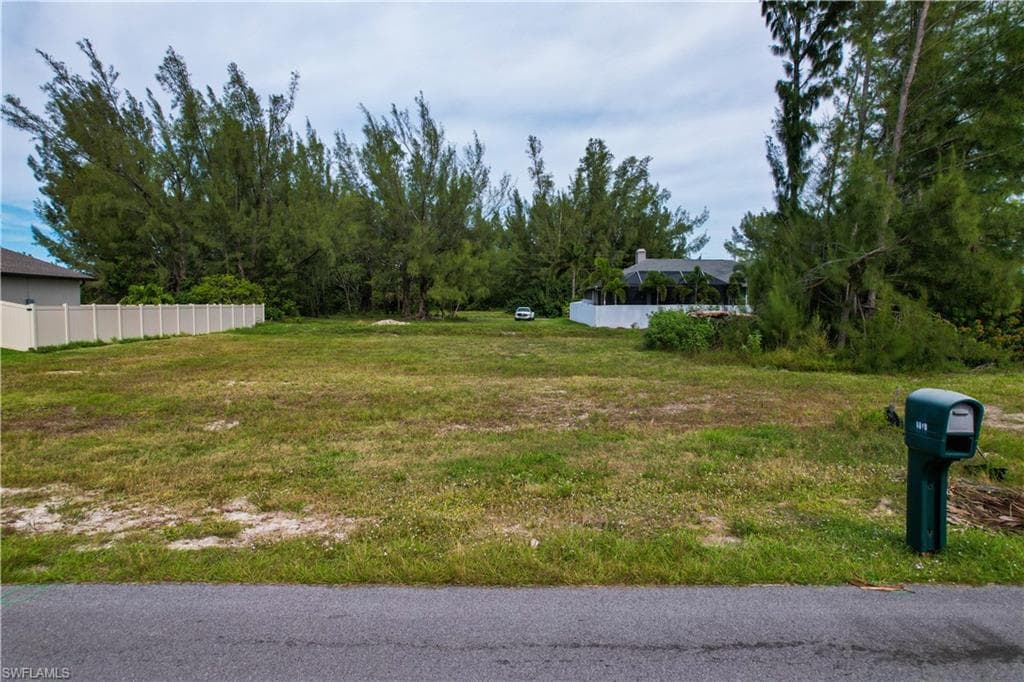3805 SW 3rd TER CAPE CORAL, FL 33991