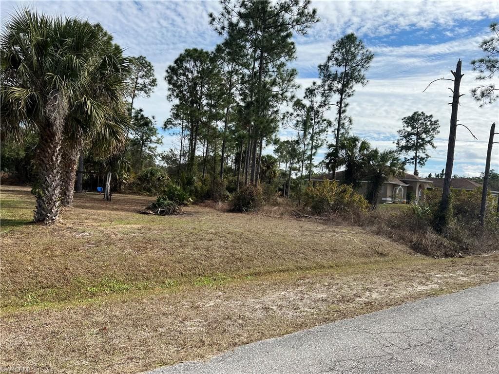 808 Calvin AVE LEHIGH ACRES, FL 33972