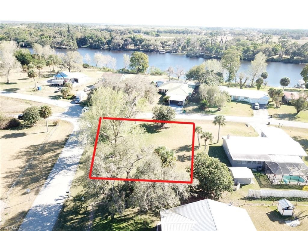 3030 Shell LN FORT DENAUD, FL 33935