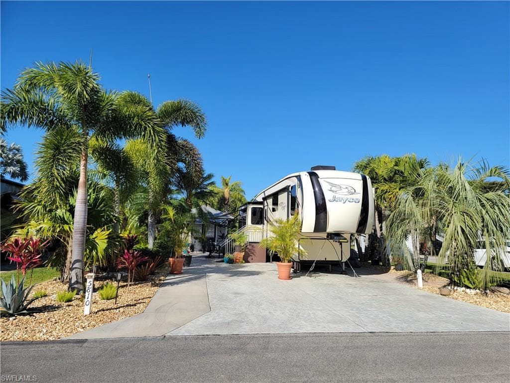 5810 Pathwood CT FORT MYERS, FL 33905