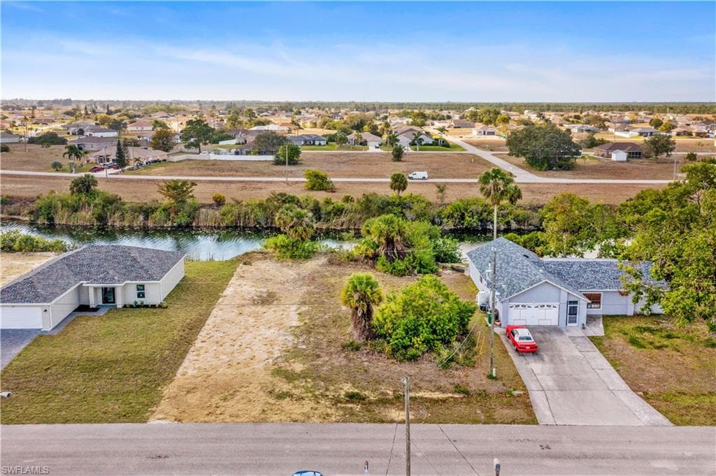 2702 4th PL CAPE CORAL, FL 33993
