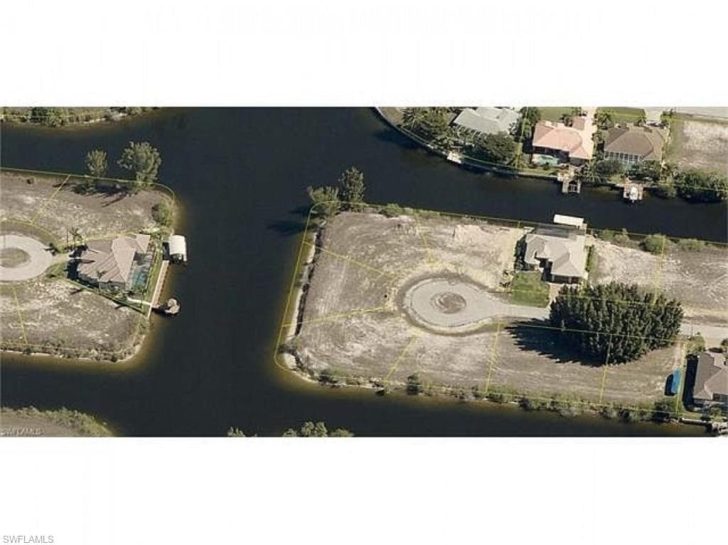 916 NW 39th AVE CAPE CORAL, FL 33993