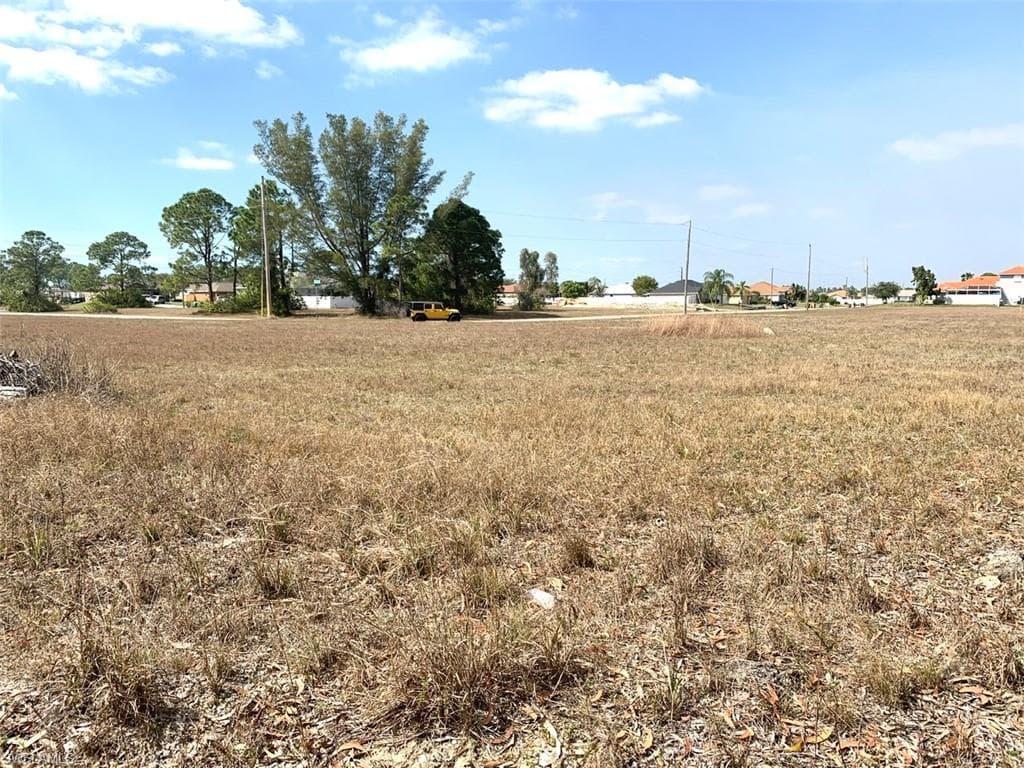 830 NE 41st LN CAPE CORAL, FL 33909