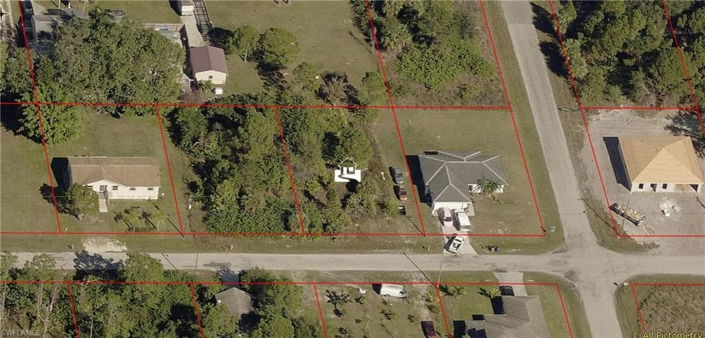 3902 4th ST SW LEHIGH ACRES, FL 33976