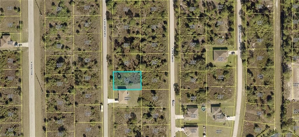 925 Portland AVE S LEHIGH ACRES, FL 33974
