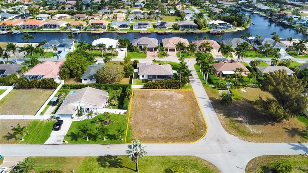 1735 SW 51st TER CAPE CORAL, FL 33914