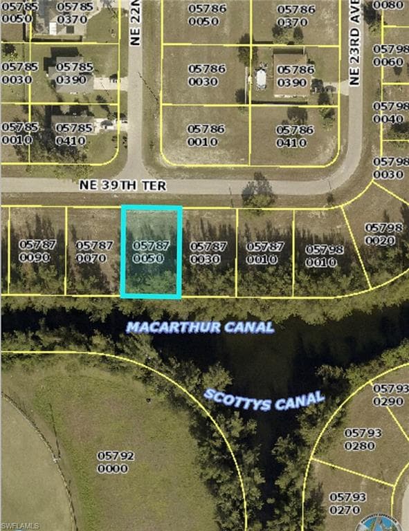 2216 NE 39th TER CAPE CORAL, FL 33909