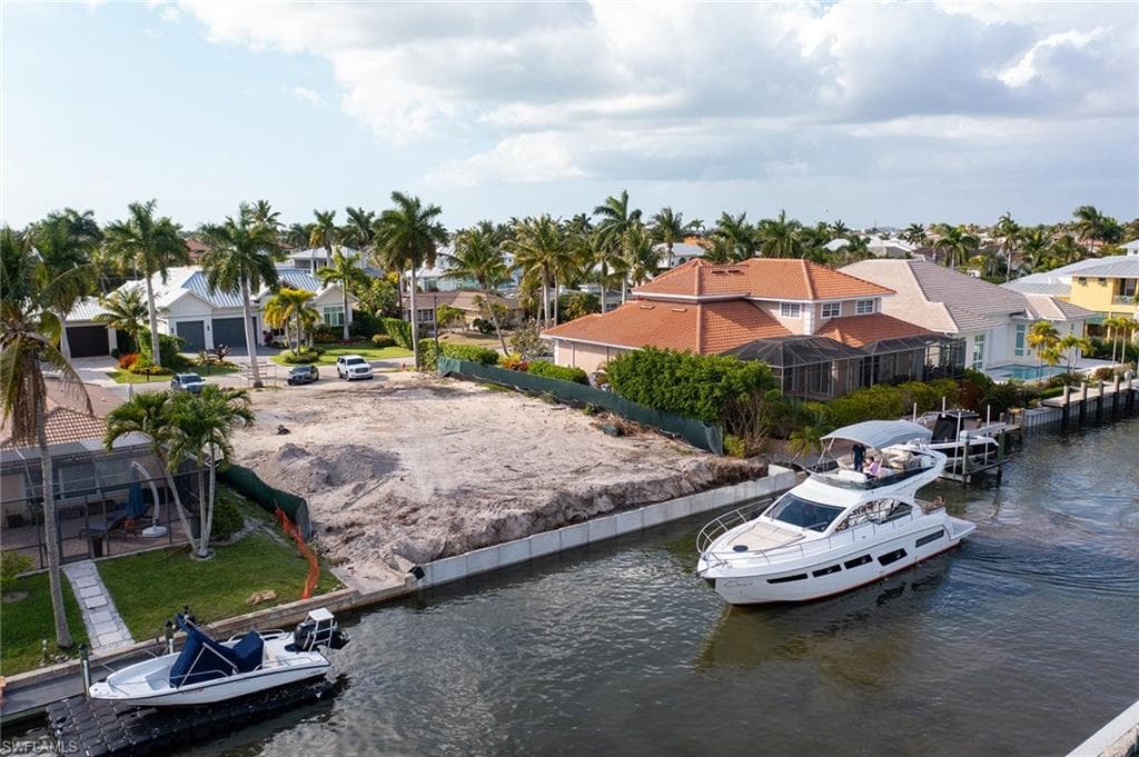 2043 Tarpon RD NAPLES, FL 34102