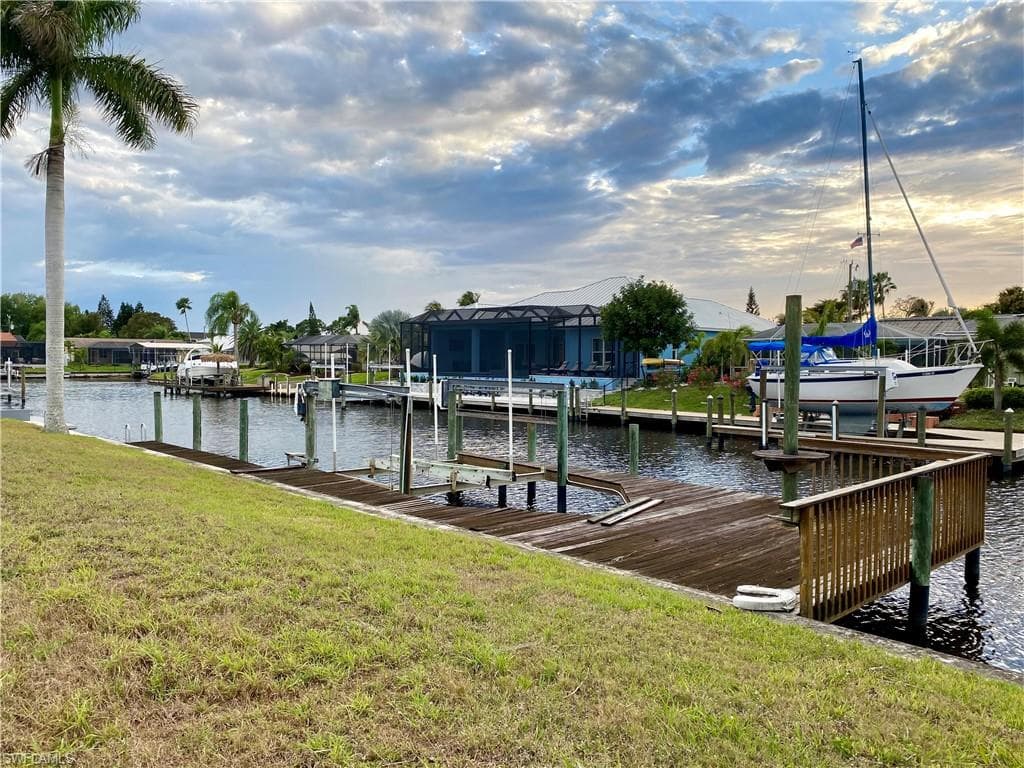 1506 SE 20th PL CAPE CORAL, FL 33990