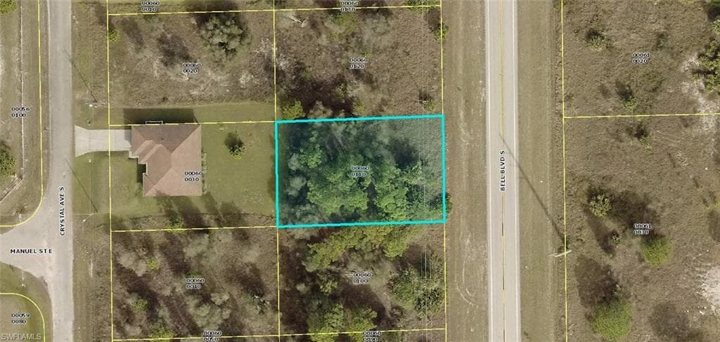 824 Bell BLVD S LEHIGH ACRES, FL 33974