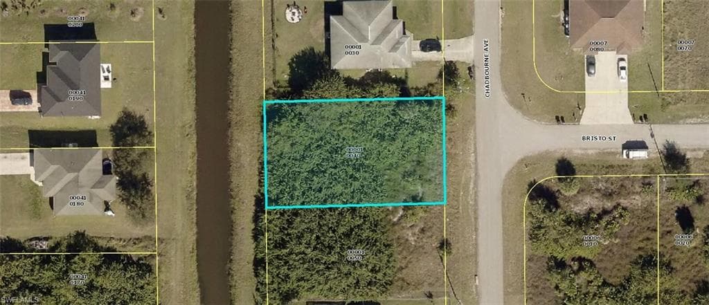 1033 Chadbourne AVE LEHIGH ACRES, FL 33971