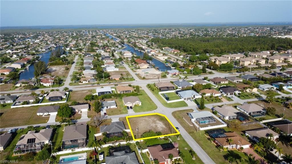 3905 SW 20th PL CAPE CORAL, FL 33914