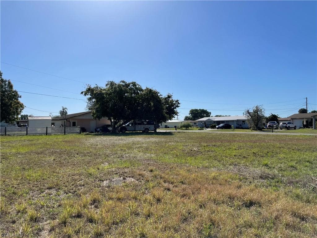 801 E Jersey RD LEHIGH ACRES, FL 33936