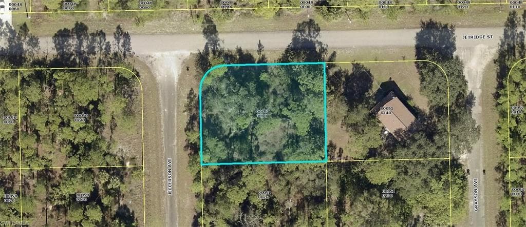 2122 Jefferson AVE ALVA, FL 33920