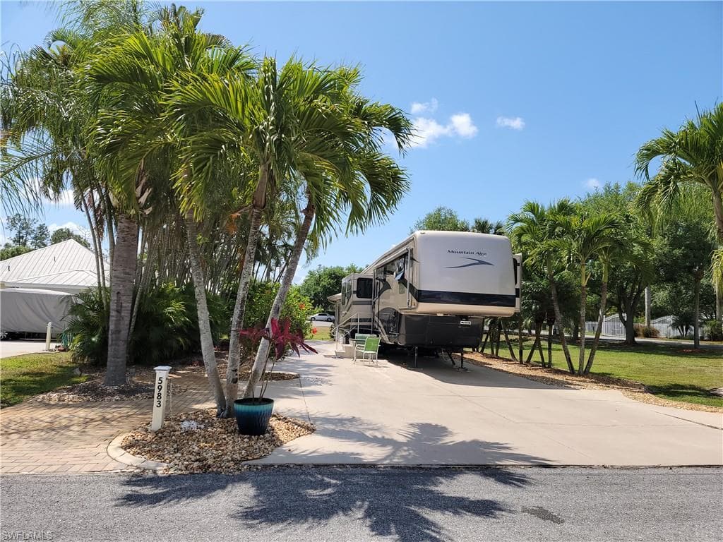 5983 Brightwood DR FORT MYERS, FL 33905