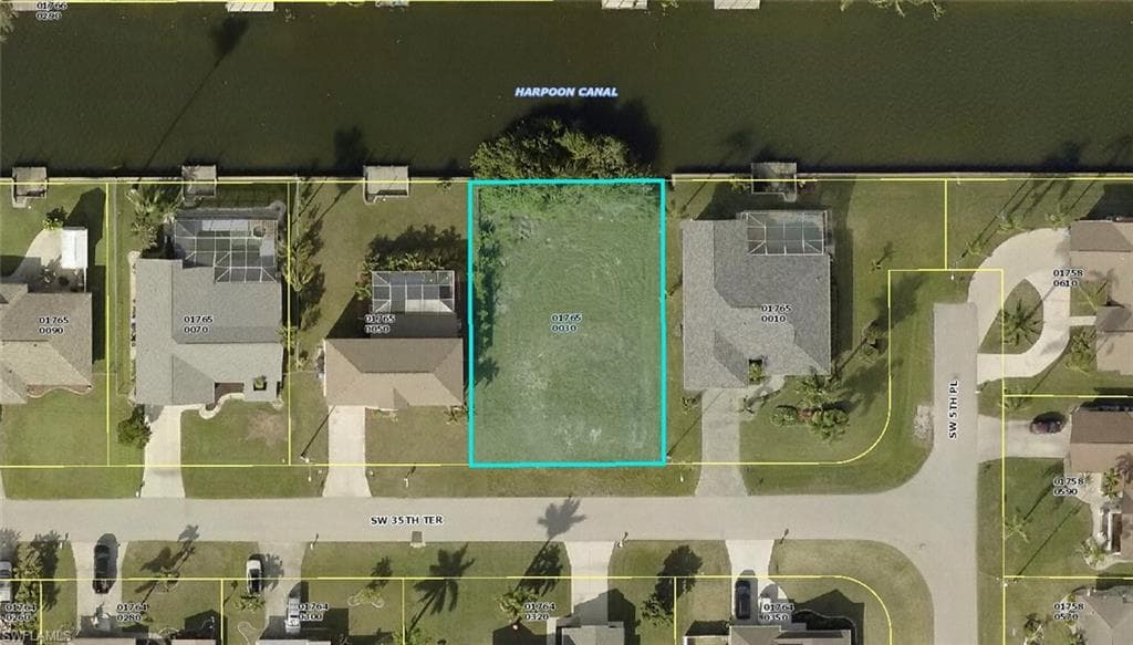 527 35th TER CAPE CORAL, FL 33914
